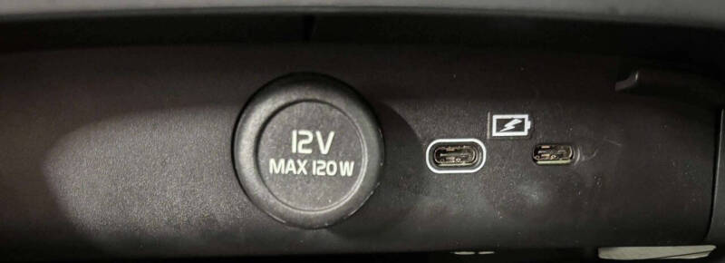 2024 Volvo XC40 B5 Core Dark Theme