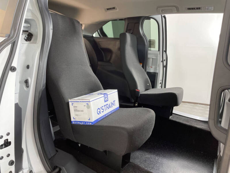 2025 Toyota Sienna LE 8-Passenger