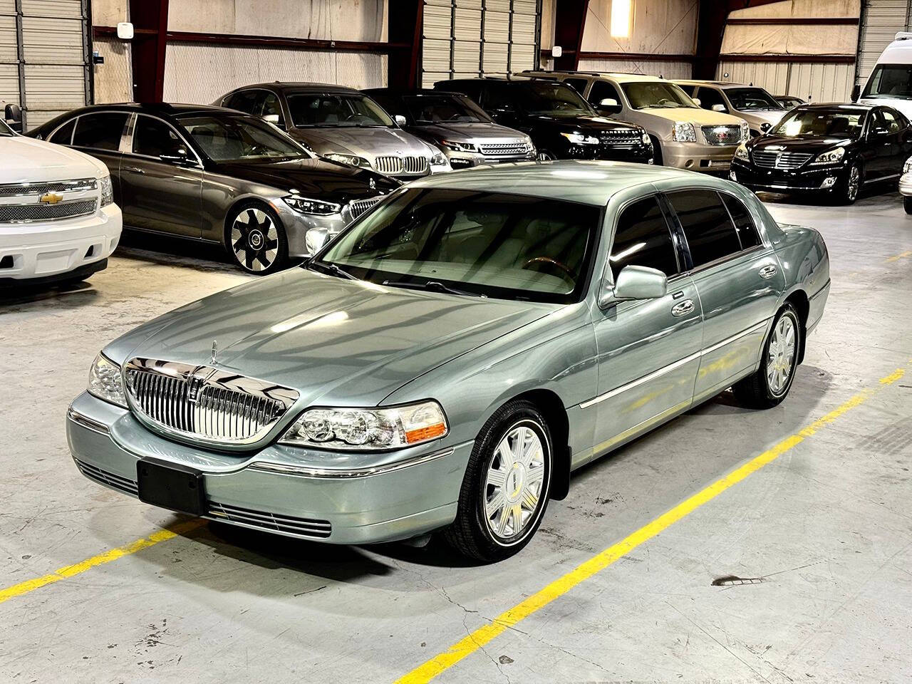 2004 Lincoln Town Car for sale at Carnival Car Company in Victoria, TX