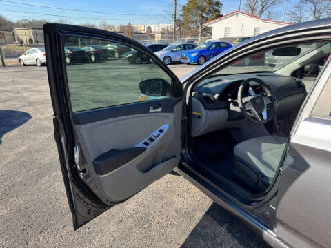 2012 Hyundai Accent GLS