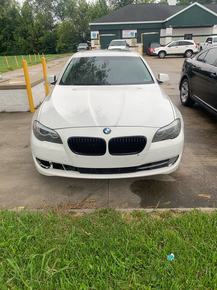 White 2011 BMW 5 Series 528i 528i 4dr Sedan 1