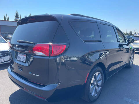 2018 Chrysler Pacifica Hybrid Limited