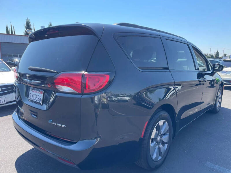 2018 Chrysler Pacifica Hybrid Limited