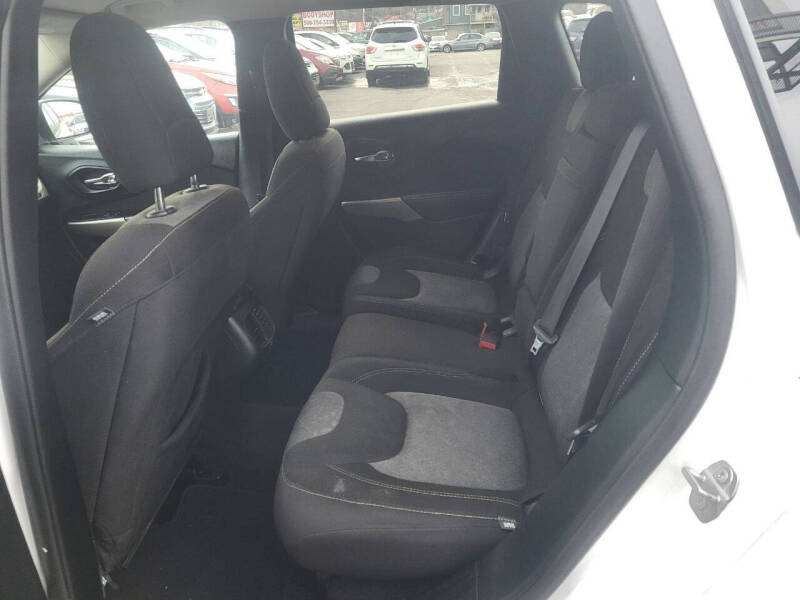 2017 Jeep Cherokee Sport