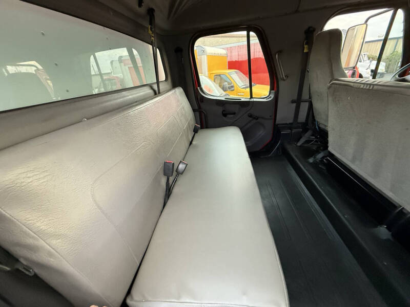 2017 Freightliner M2 106