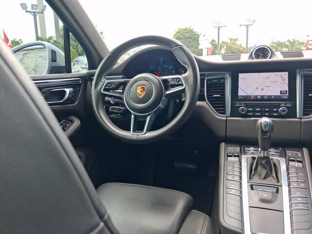 2017 Porsche Macan