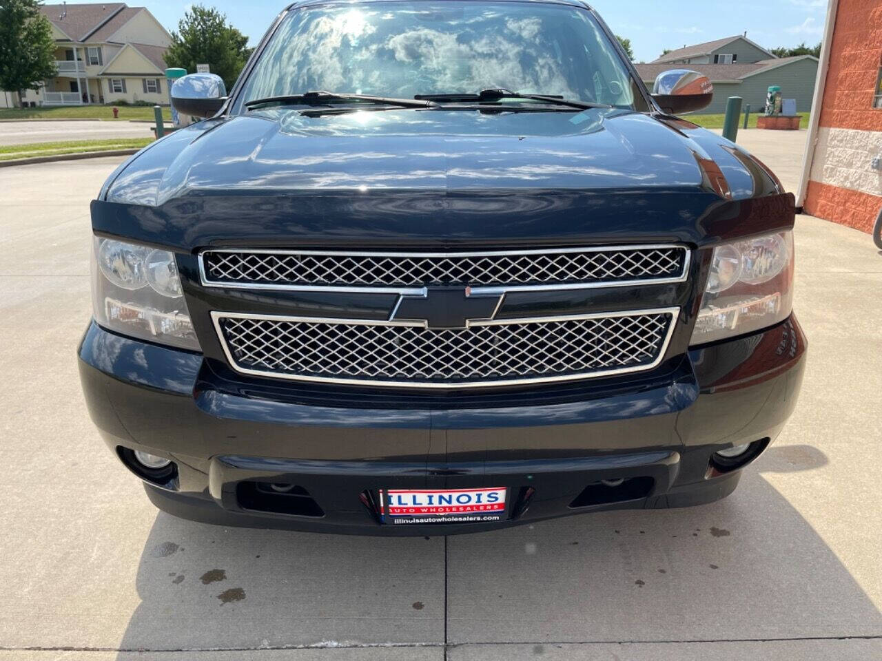 2009 Chevrolet Suburban for sale at Illinois Auto Wholesalers in Tolono, IL