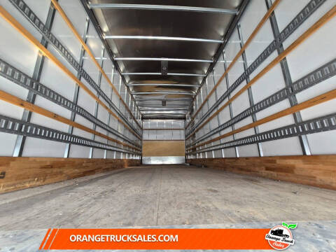 2023 Freightliner M2 106