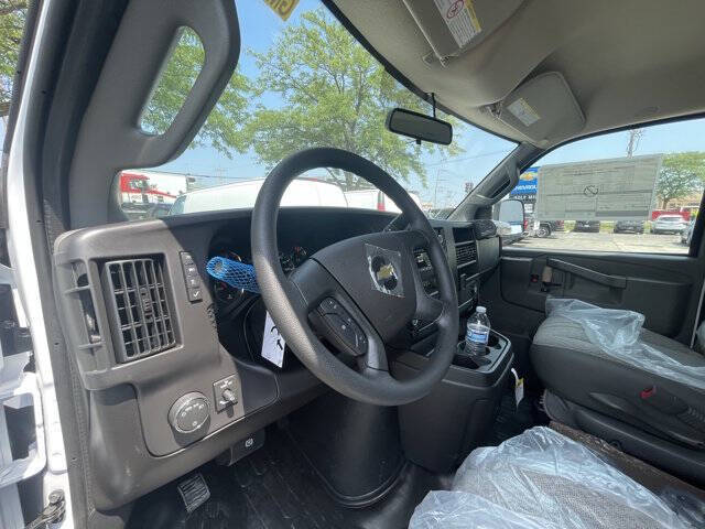 2025 Chevrolet Express 2500