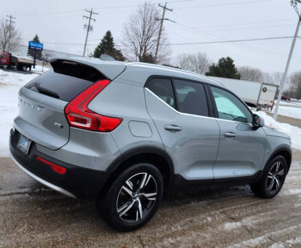 2025 Volvo XC40 B5 Core Bright Theme