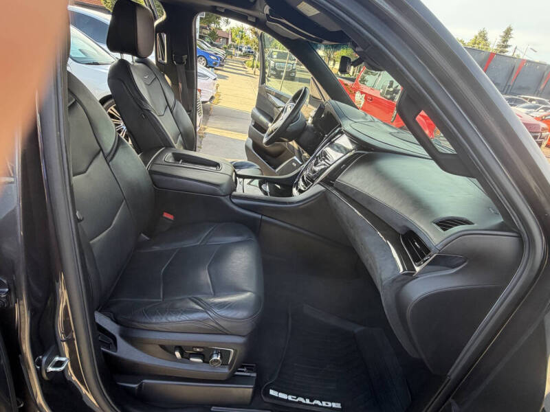 2017 Cadillac Escalade ESV Platinum