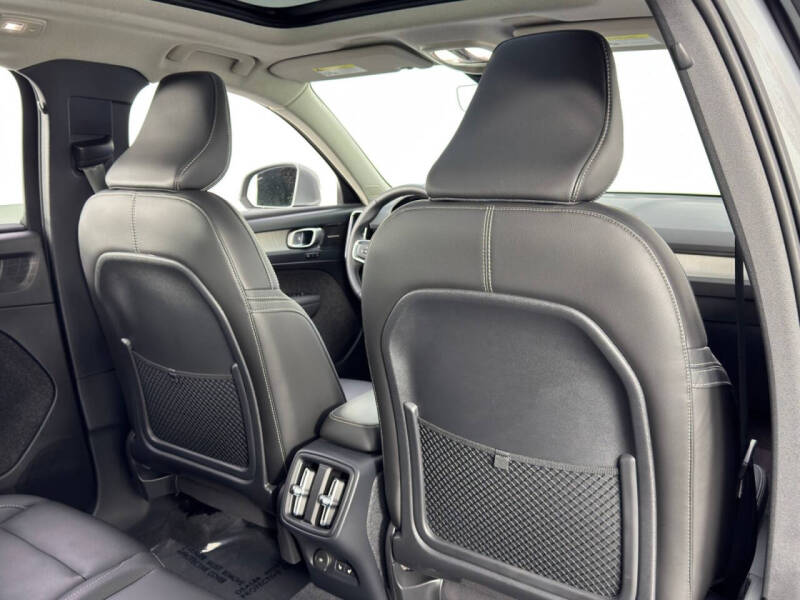 2024 Volvo XC40 B5 Plus Bright Theme