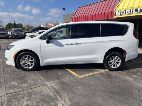 2024 Chrysler Voyager LX