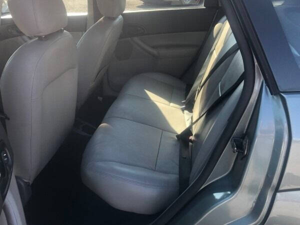 2005 Ford Focus ZX5 SES