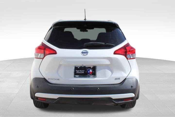 2020 Nissan Kicks SR