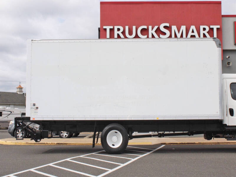 2018 Freightliner M2 106