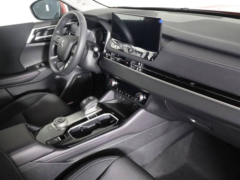 2025 Mitsubishi Outlander ES