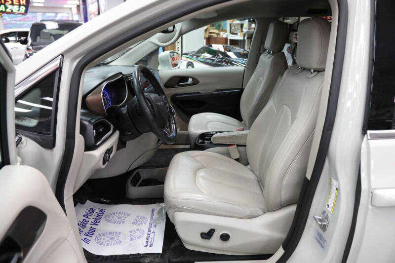 2017 Chrysler Pacifica Touring-L