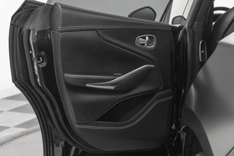 2021 Aston Martin DBX