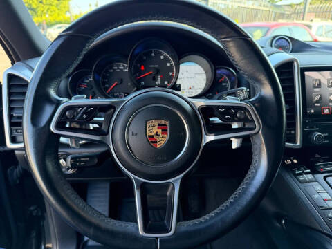 2017 Porsche Cayenne Platinum Edition