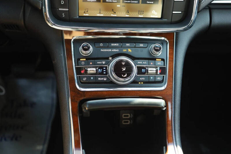 2019 Lincoln Continental Select