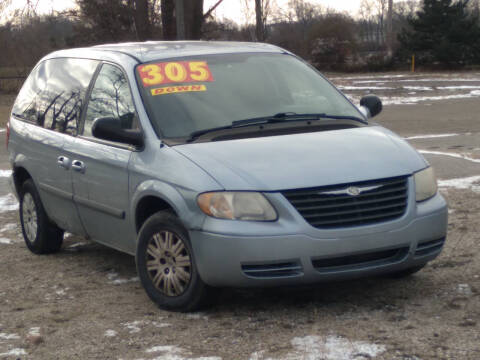 2006 Chrysler Town and Country for sale at Car Lot Credit Connection LLC in Elkhart IN