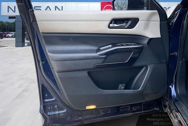 2022 Nissan Pathfinder SV