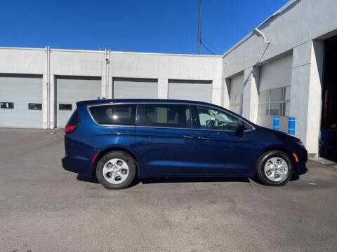 2017 Chrysler Pacifica Hybrid Touring Plus
