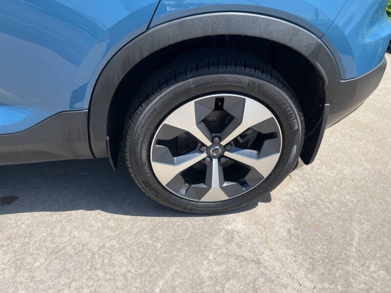 2023 Volvo XC40 B5 Plus Dark Theme