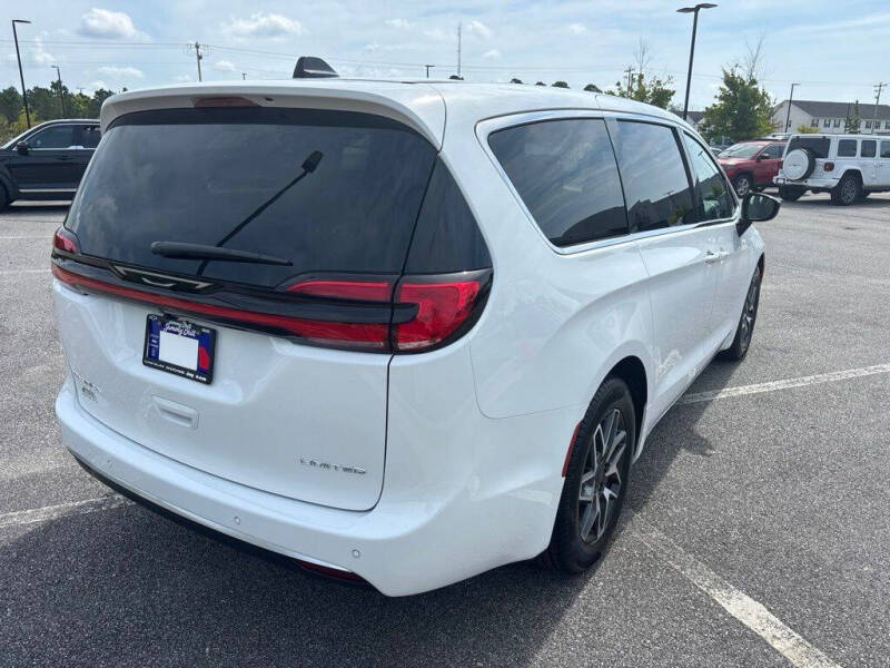 2027 Chrysler Pacifica Limited