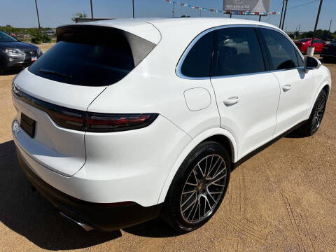 2022 Porsche Cayenne Platinum Edition