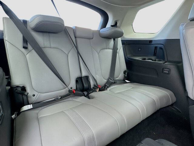 2023 Honda Pilot EX-L w/Rear Captain's Chairs