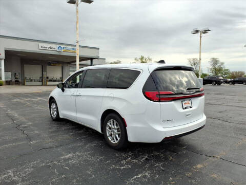 2024 Chrysler Pacifica Touring L
