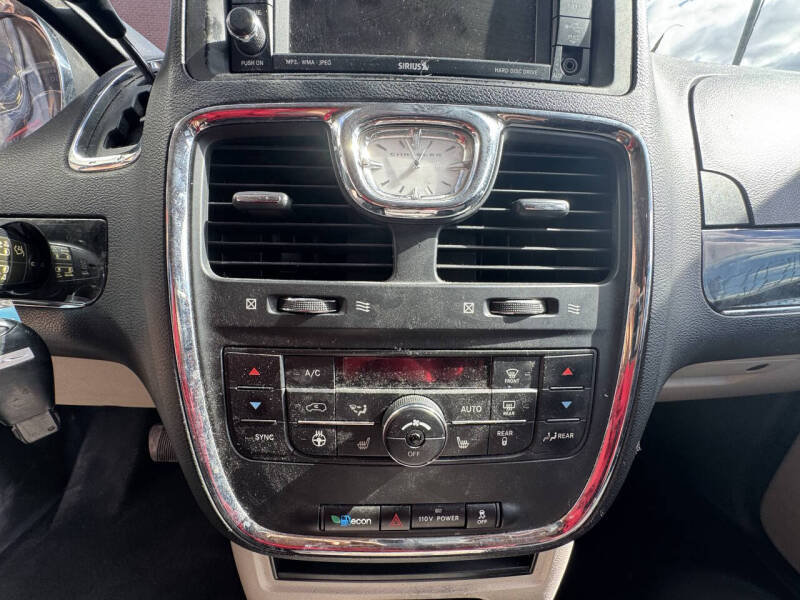 2011 Chrysler Town and Country Touring