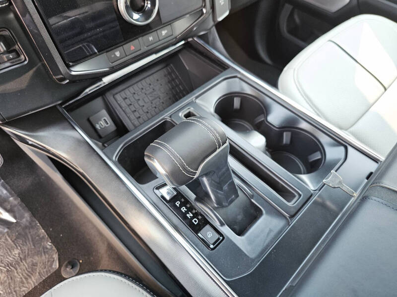 2025 Ford F-150 Lightning Platinum