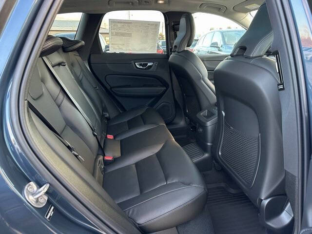 2025 Volvo XC60 T8 Core Dark Theme