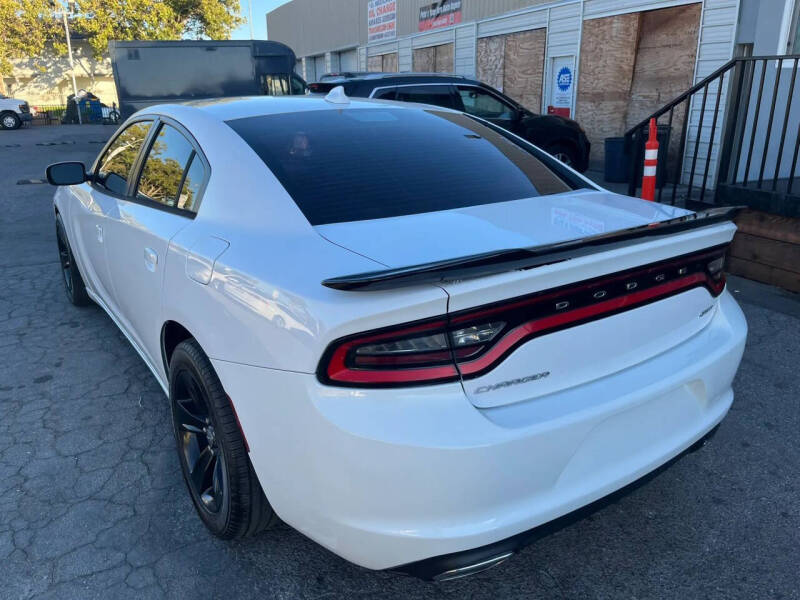 2016 Dodge Charger SXT