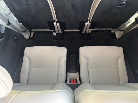 2017 Volvo XC90 T6 Momentum