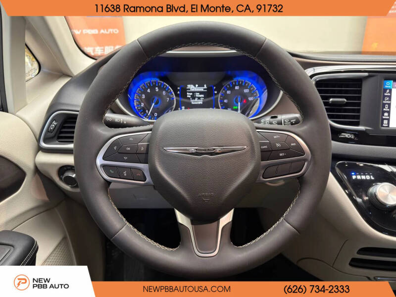 2022 Chrysler Voyager LX