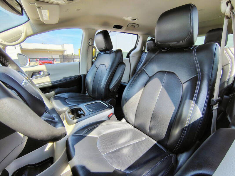 2022 Chrysler Pacifica Touring L