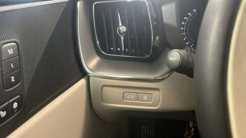 2025 Volvo XC60 T8 Core Dark Theme