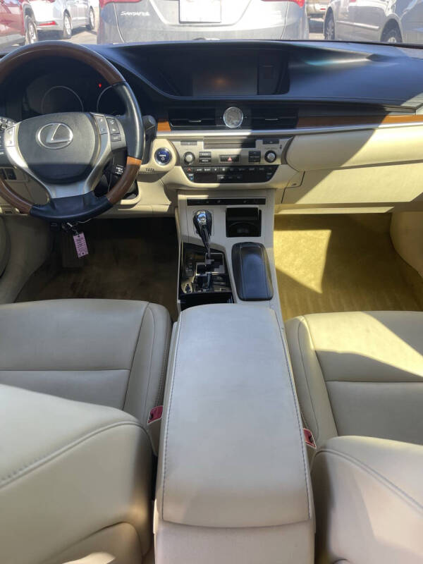 2013 Lexus ES 300h