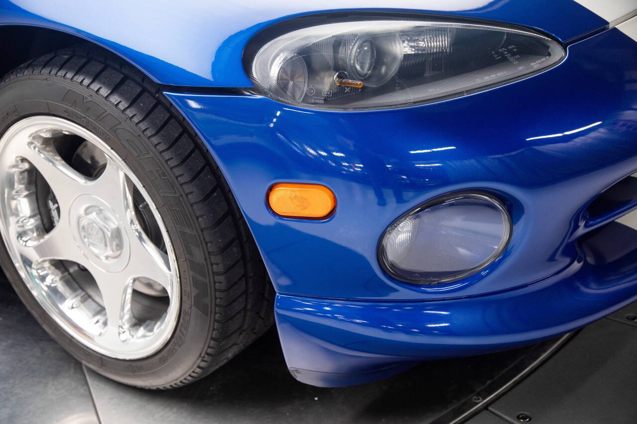 1997 Dodge Viper 37