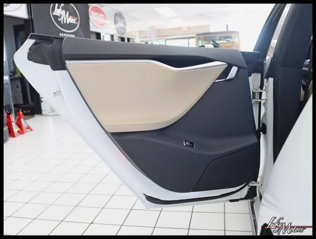 2015 Tesla Model S 90D