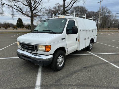 2006 Ford E-Series for sale at American Best Auto Sales in Uniondale NY