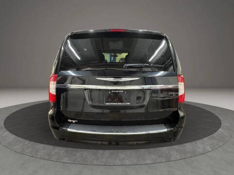 2012 Chrysler Town and Country Touring