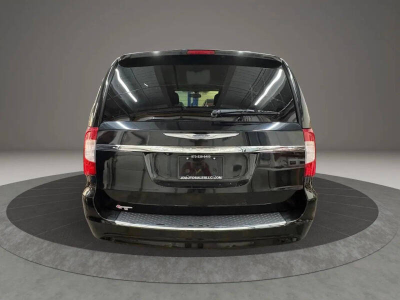 2012 Chrysler Town and Country Touring