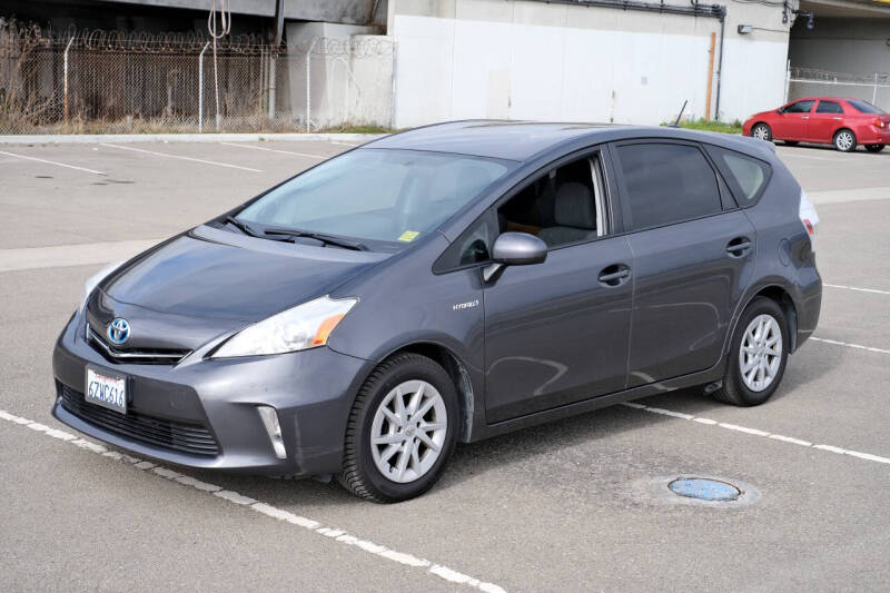 2013 Toyota Prius v Three