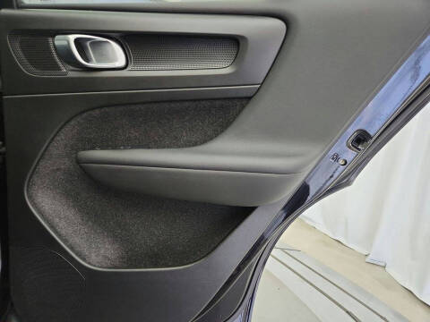 2024 Volvo XC40 B5 Plus Bright Theme