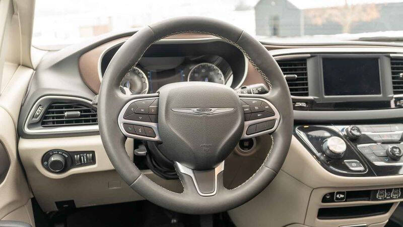2023 Chrysler Voyager LX